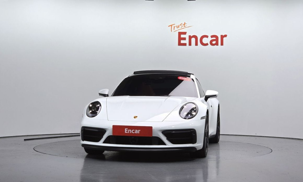 Porsche 911 Carrera 4 GTS, 2023