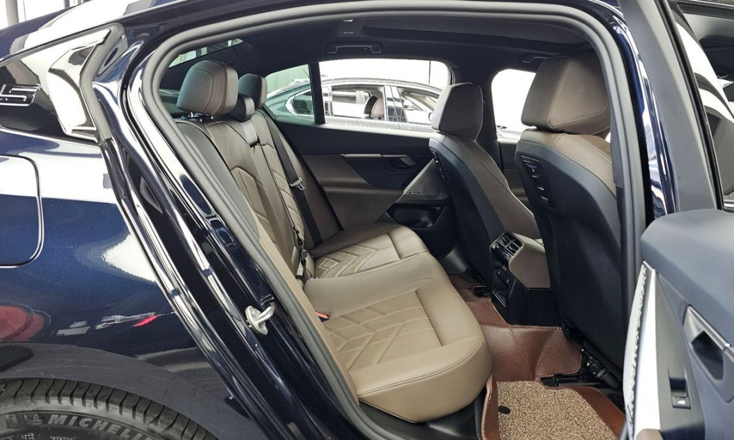 BMW 5-Series 520i M Sport, 2024