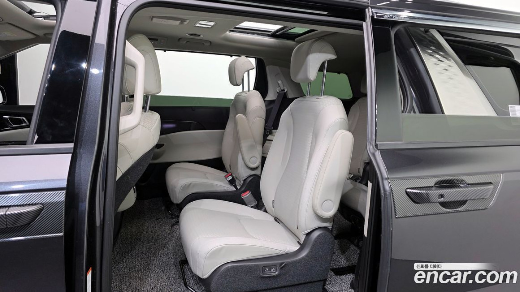 Kia Carnival 9-Seater Signature, 2023