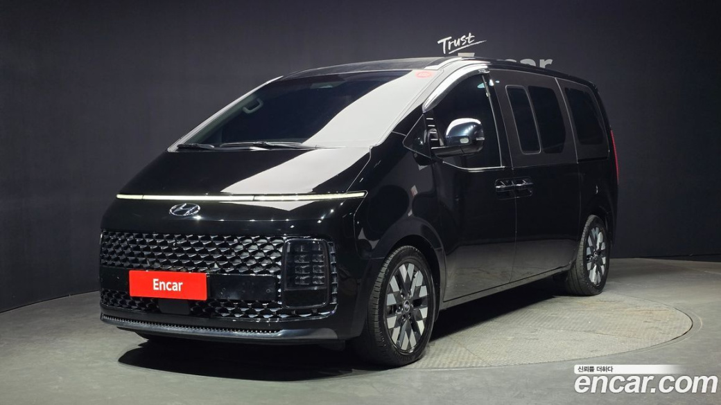 Hyundai Staria 4WD Lounge 9-Seater, 2023