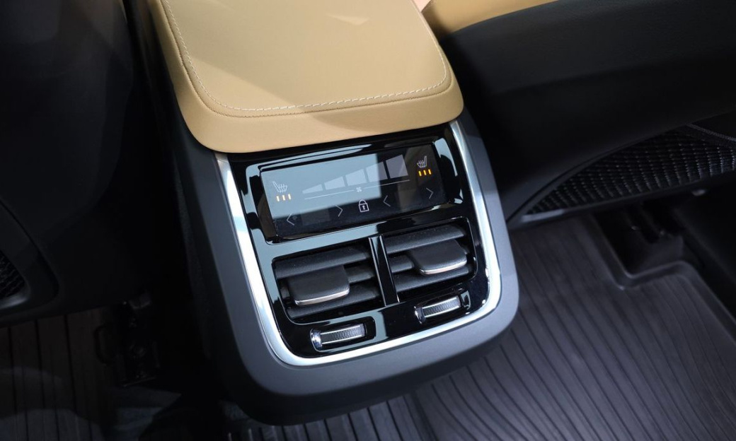 Volvo XC90 B6 Ultimate Bright, 2024