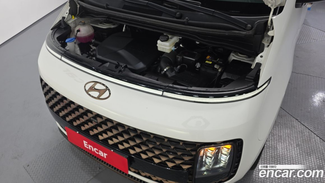 Hyundai Staria Lounge 9-Seater, 2023