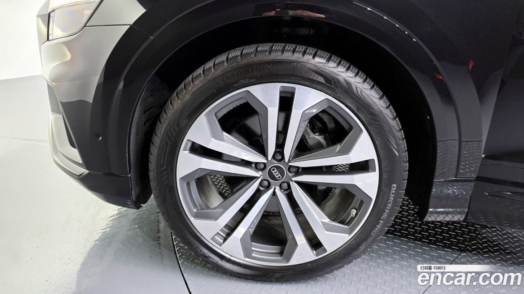 Audi Q8 55 TFSI Quattro Premium, 2023