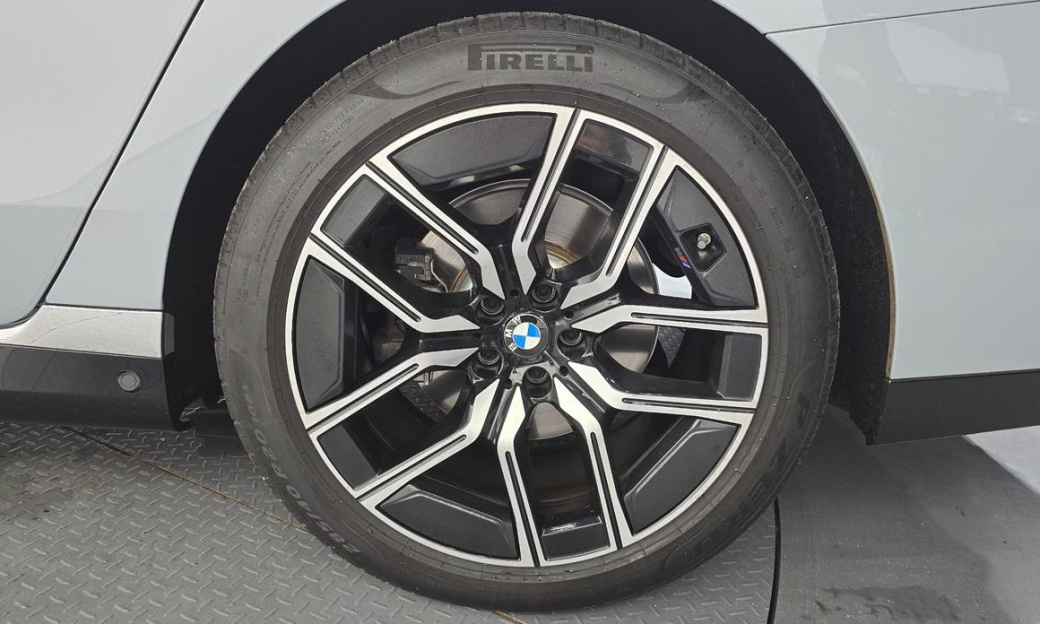 BMW 7-Series 740d xDrive M Sport, 2025