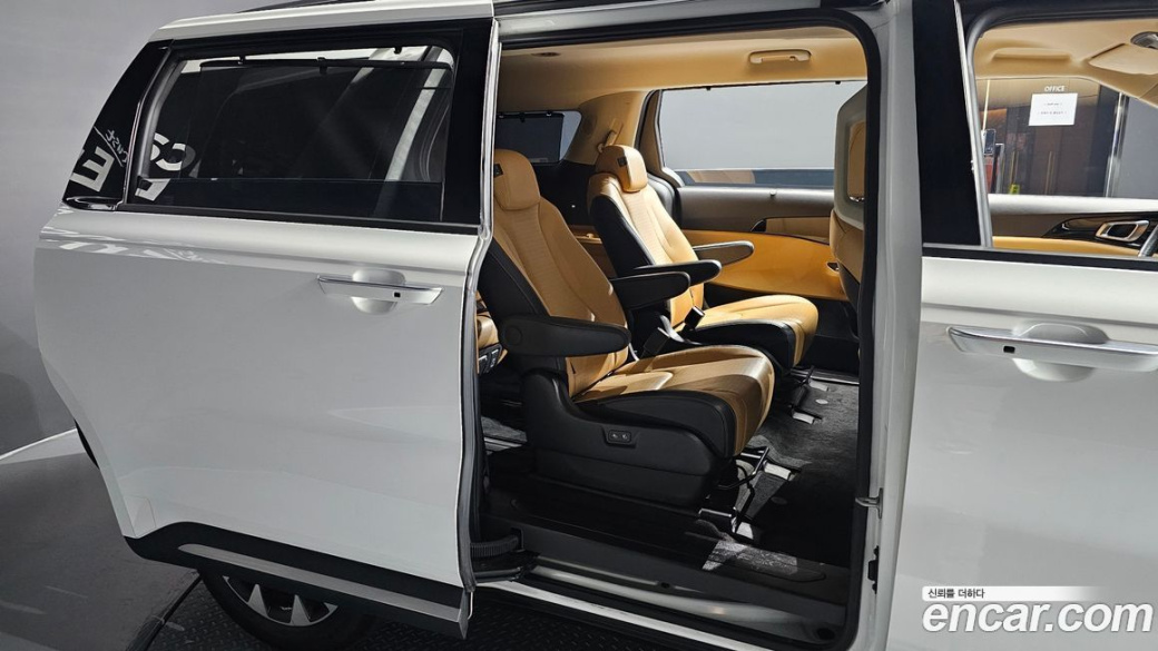 Kia Carnival 9-Seater Noblesse, 2023