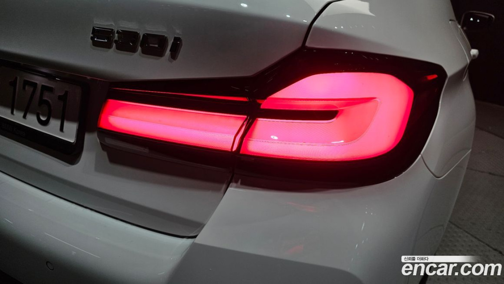 BMW 5-Series 530i xDrive M Sport Package, 2023