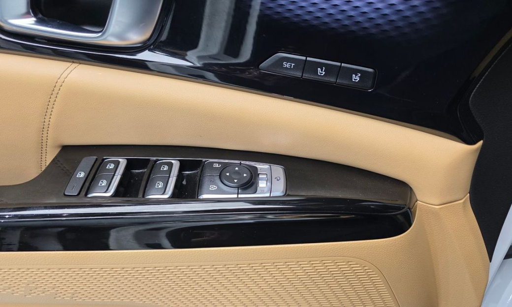 Kia Carnival 9-Seater Signature, 2023