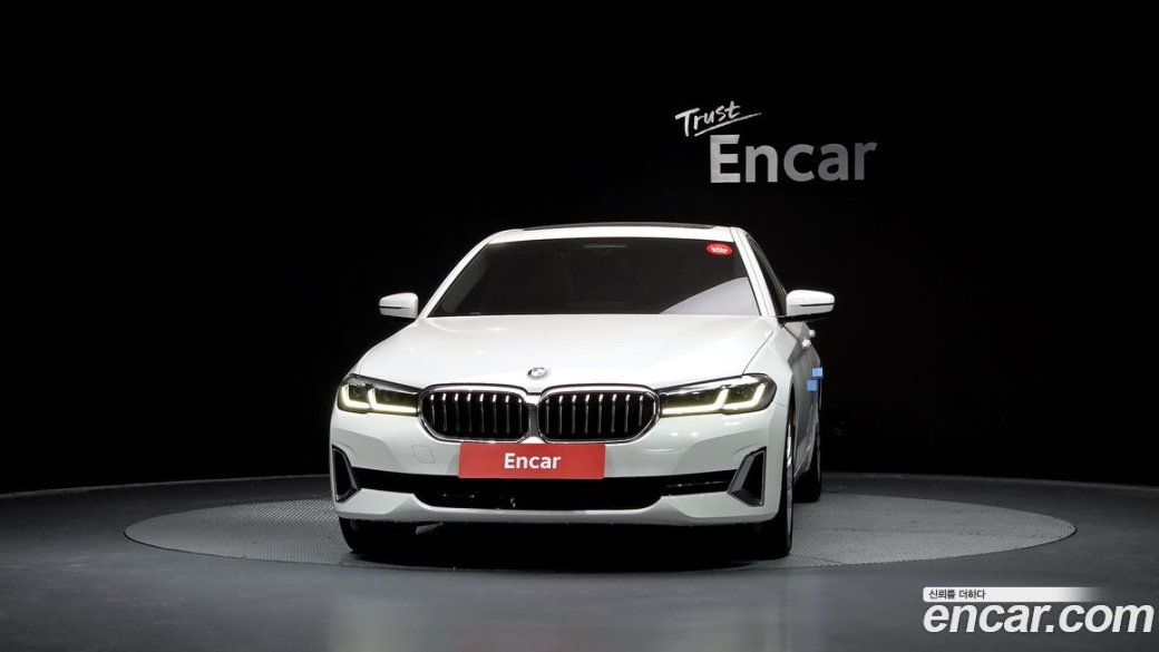 BMW 5-Series 520i Luxury, 2023