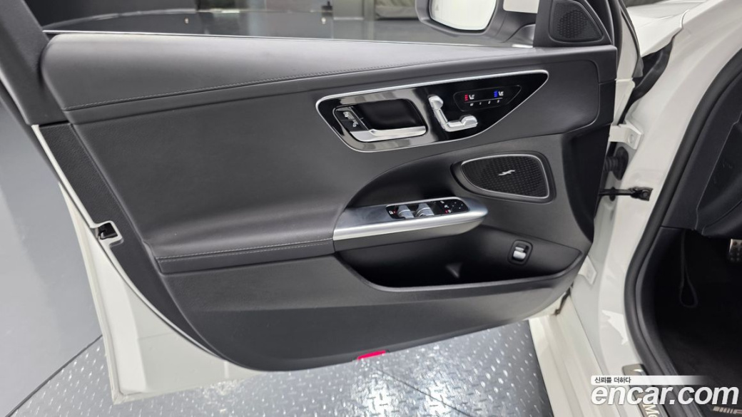 Mercedes-Benz C-Class C300 4MATIC AMG Line, 2024