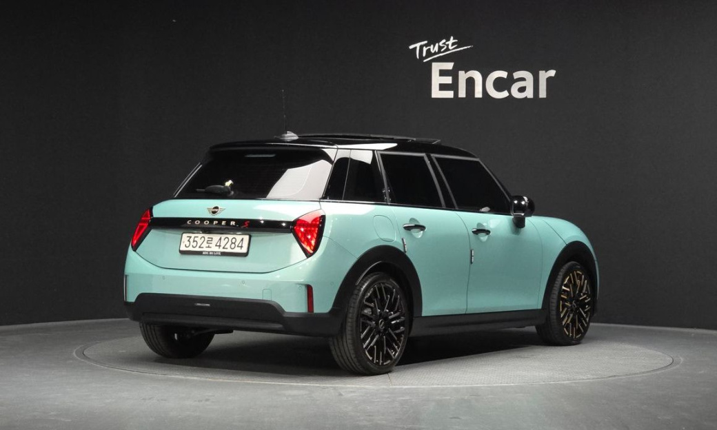 Mini Cooper 5 Door Favoured, 2025