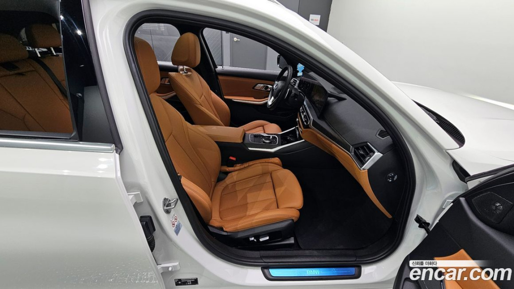 BMW 3-Series 320i Touring, 2023