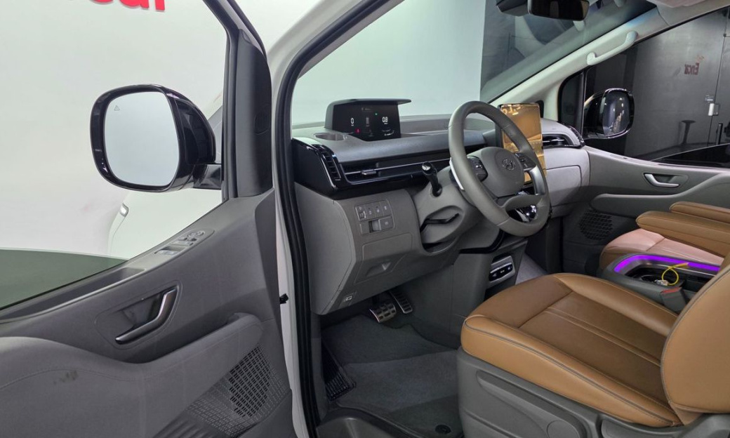 Hyundai Staria 2WD Camping Car, 2024