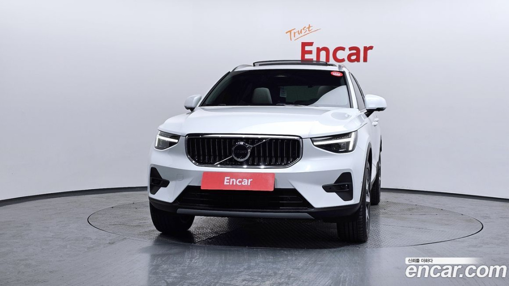 Volvo XC40 B4 Ultra Bright, 2025