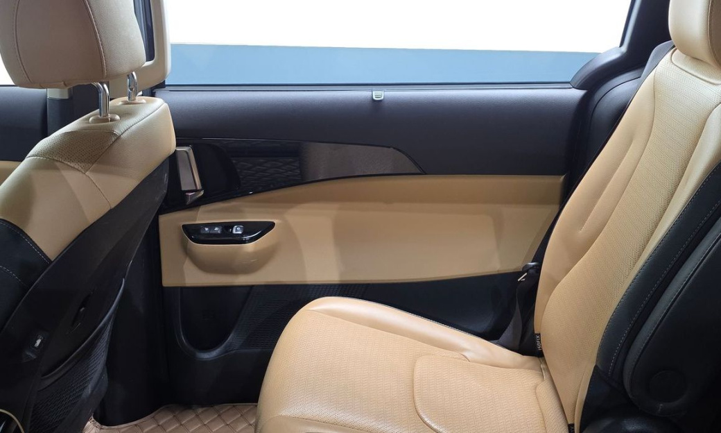 Kia Carnival 7-Seater Outdoor, 2022