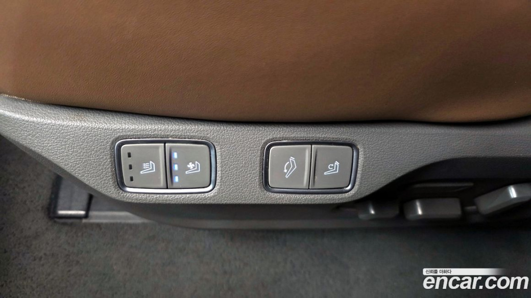 Hyundai Staria 4WD Lounge 7-Seater, 2023