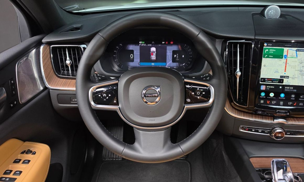 Volvo XC60 B5 Ultimate Bright, 2024