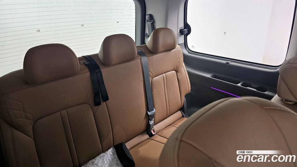 Hyundai Staria 4WD Lounge 7-Seater, 2024