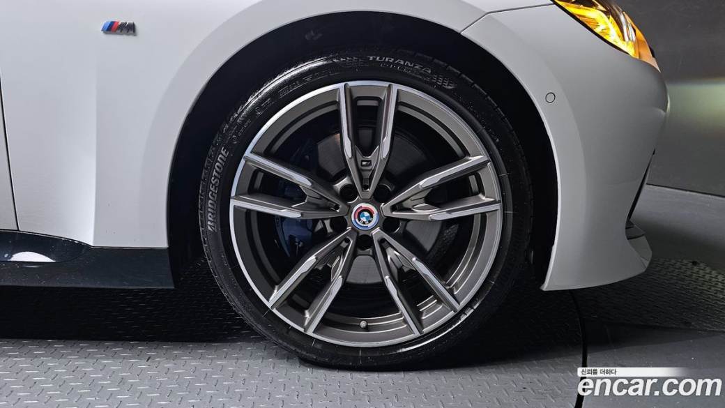 BMW 2-Series M240i xDrive Online Exclusive Coupe, 2023