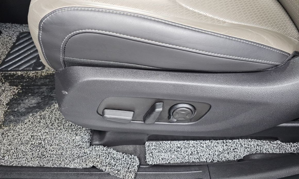 Kia Carnival 7-Seater Signature, 2024