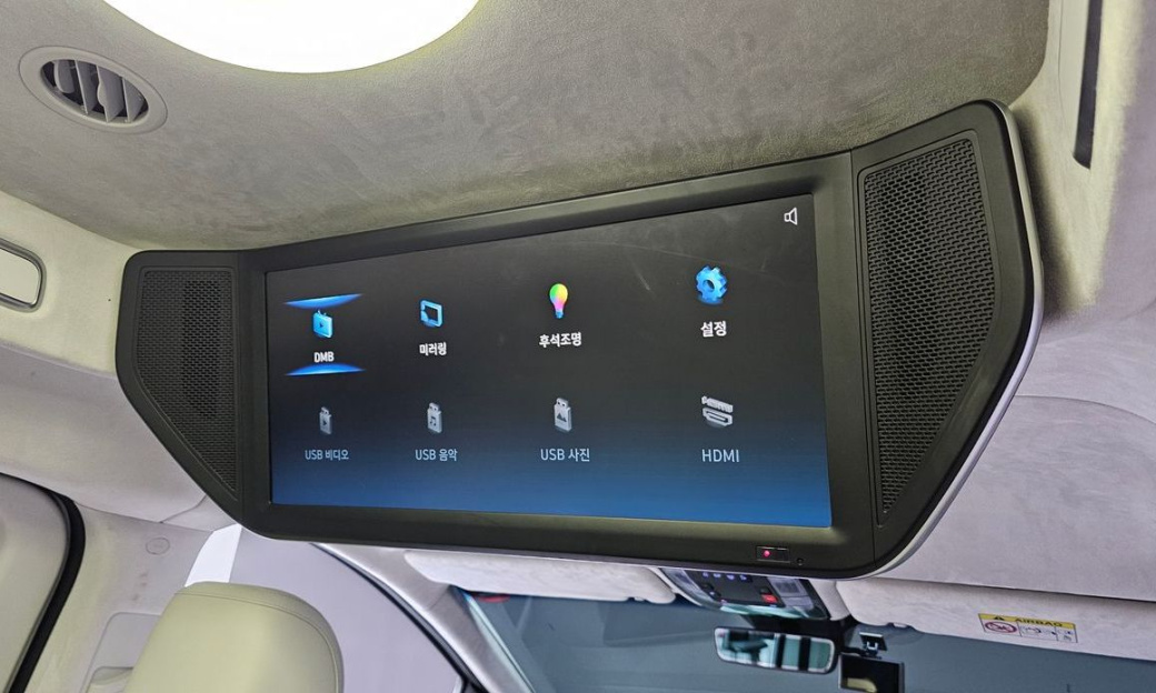 Hyundai Staria 4WD Lounge 9-Seater, 2023