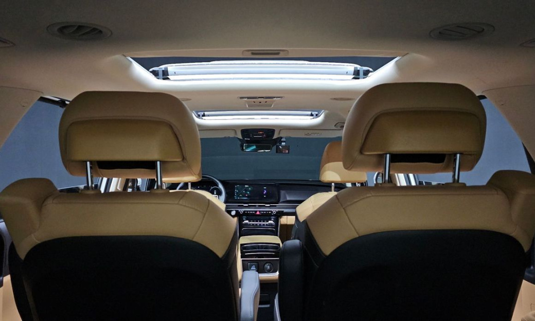 Kia Carnival 7-Seater Signature, 2022