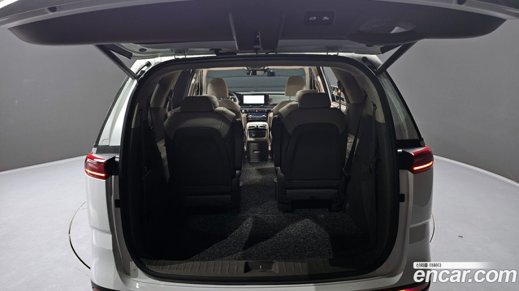Kia Carnival 9-Seater Signature, 2022
