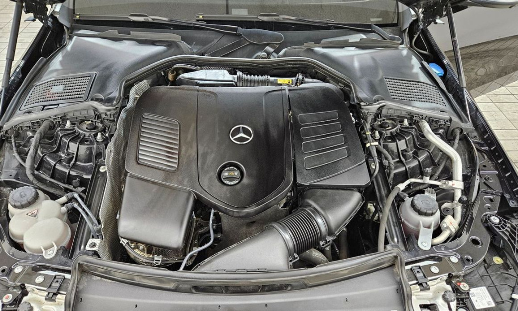 Mercedes-Benz C-Class C300 4MATIC AMG Line, 2023