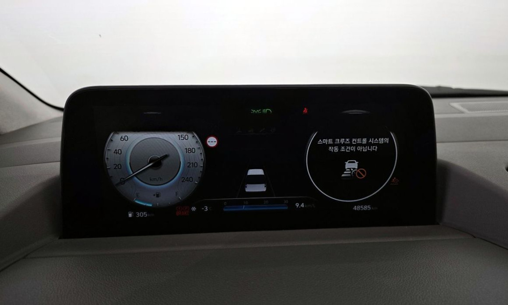 Hyundai Staria 4WD Lounge 9-Seater, 2022