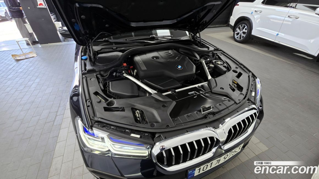 BMW 5-Series 530i M Sport Package, 2023