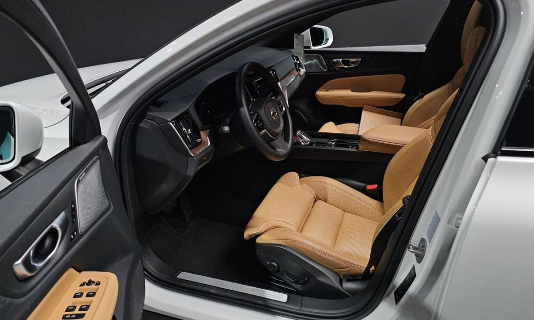 Volvo V60 B5 Ultimate AWD, 2024