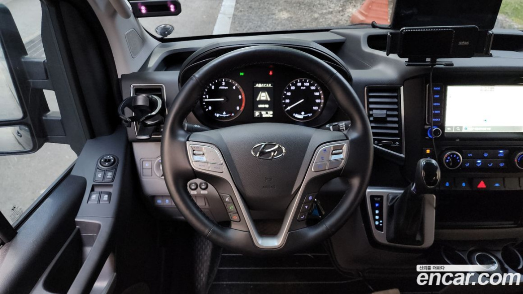 Hyundai Solati 15-seater, 2023