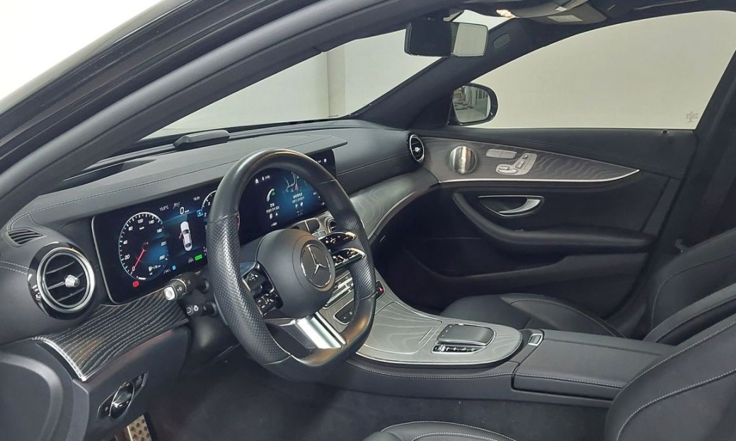 Mercedes-Benz E-Class E350 4MATIC AMG Line, 2022