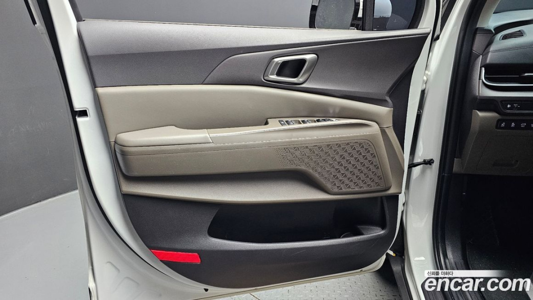 Kia Carnival 9-Seater Prestige, 2025