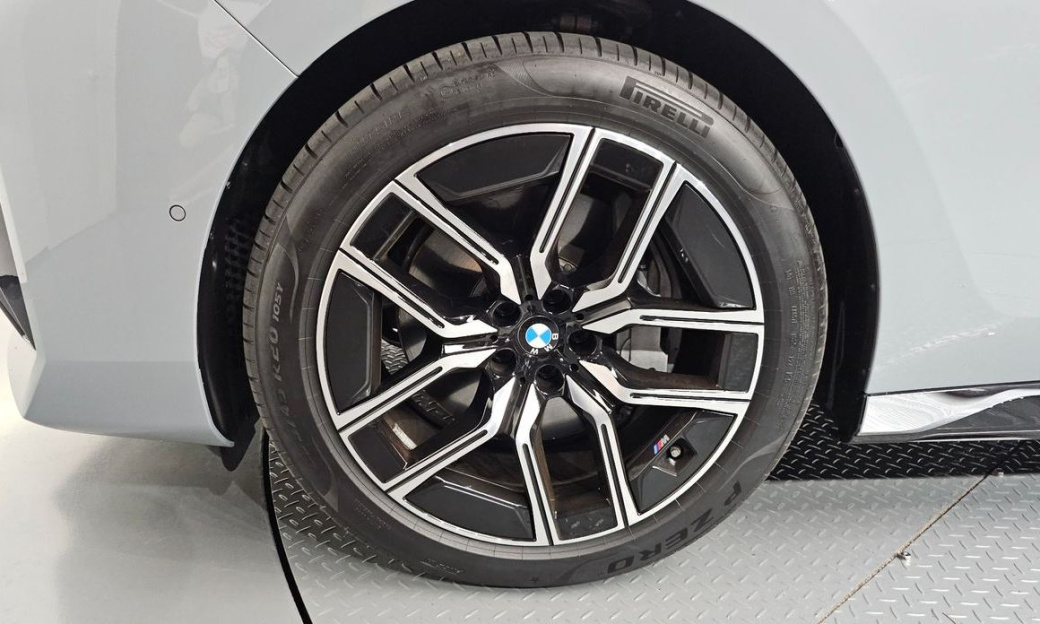 BMW 7-Series 740i xDrive M Sport, 2025