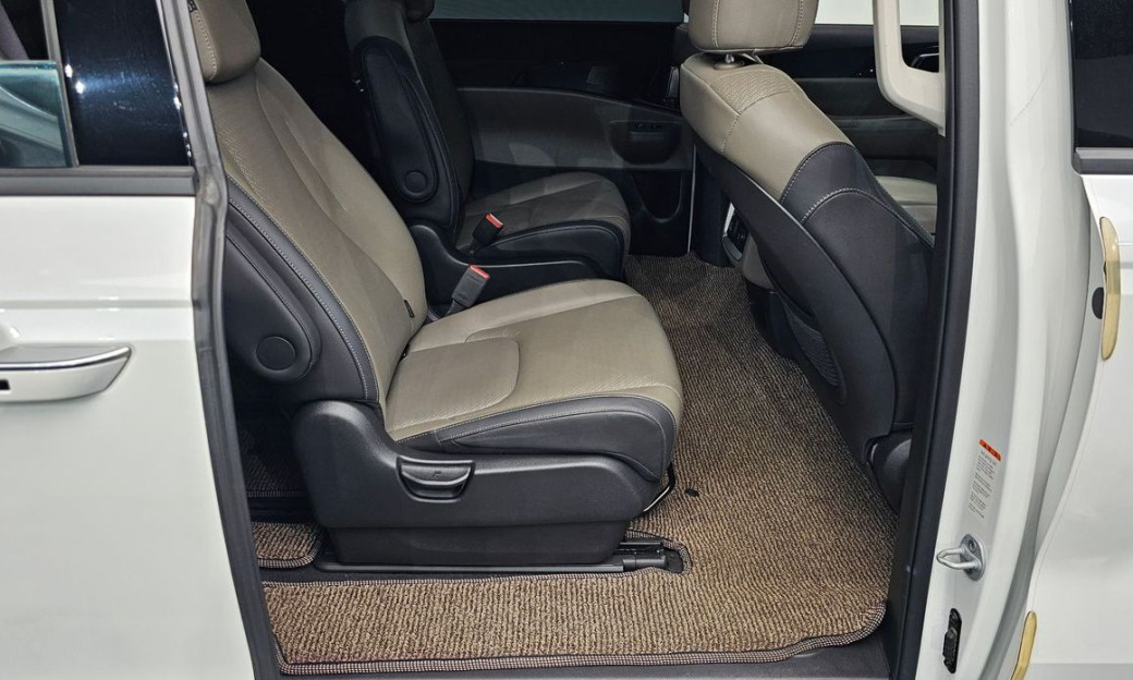 Kia Carnival 9-Seater Signature, 2025