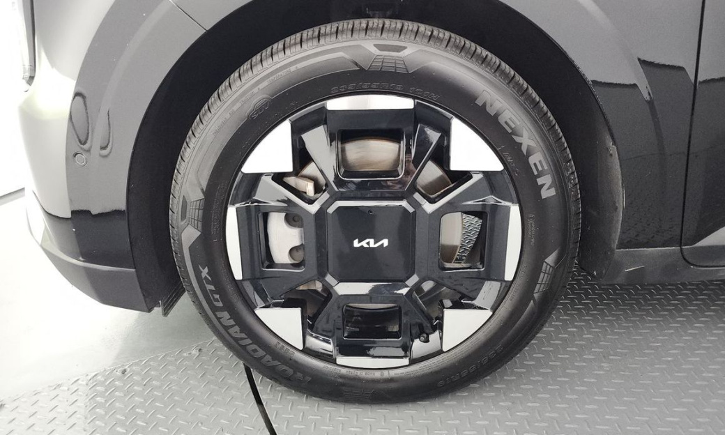 Kia Carnival 9-Seater Signature, 2025