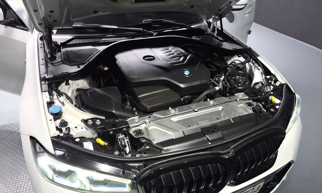 BMW 3-Series 320i M Sport, 2023