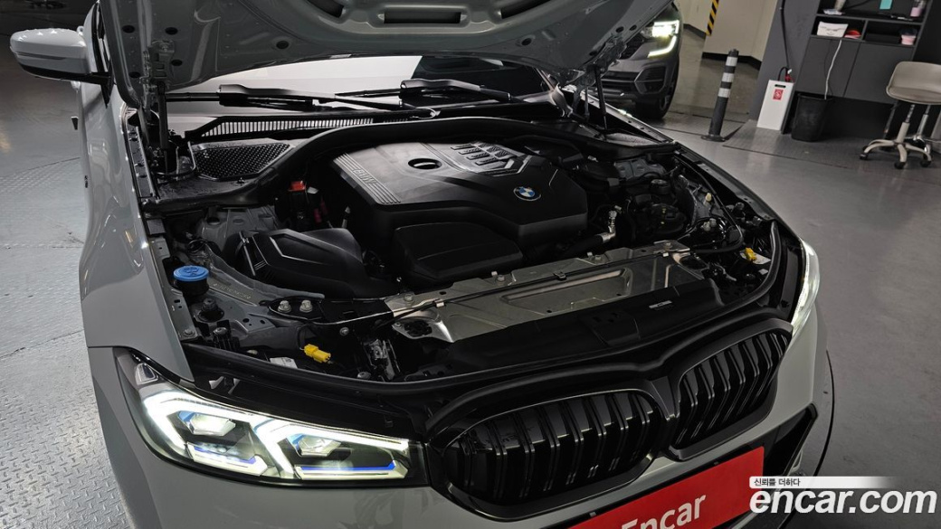 BMW 3-Series 320i M Sport, 2024