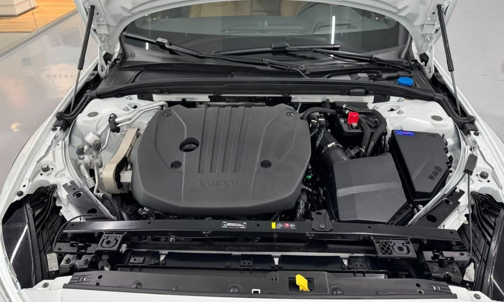 Volvo V60 B5 Ultra AWD, 2025