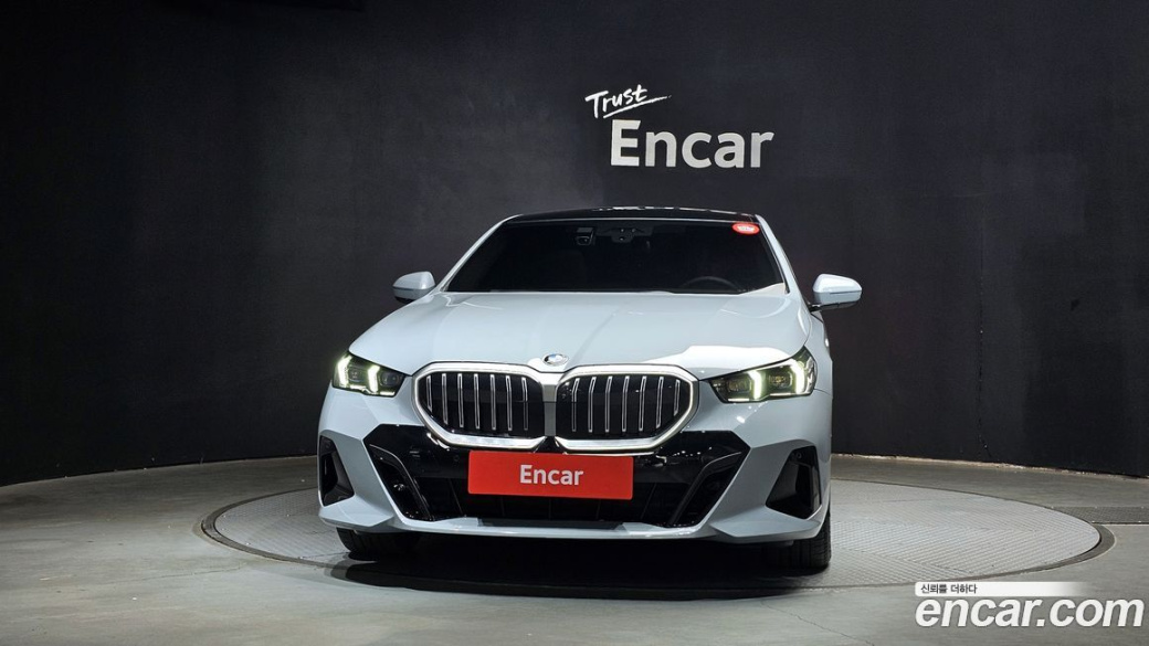 BMW 5-Series 520i M Sport, 2025