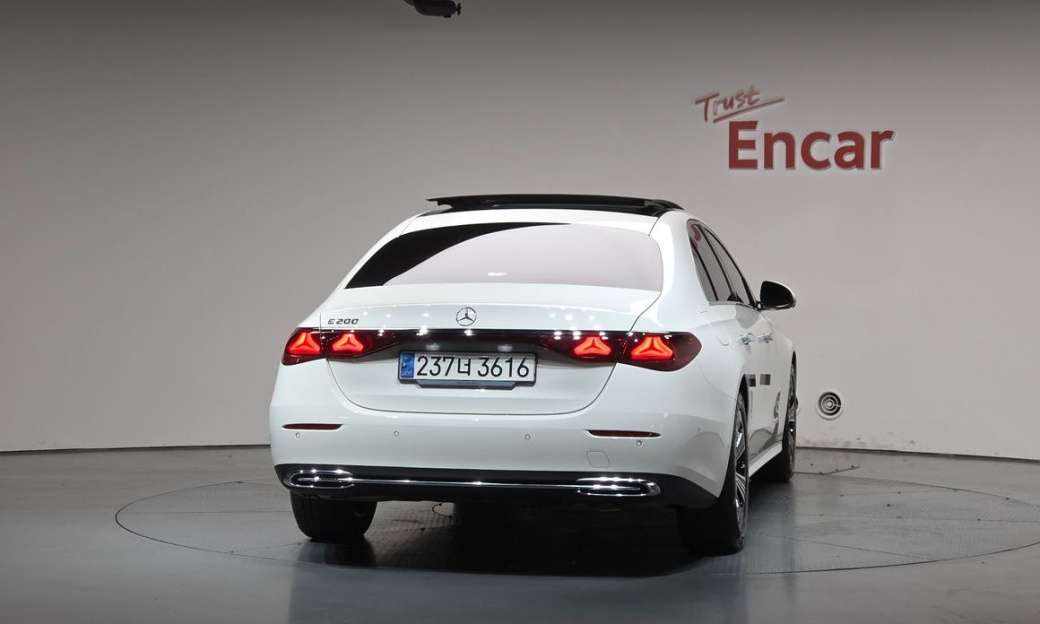 Mercedes-Benz E-Class E200 Avantgarde, 2024