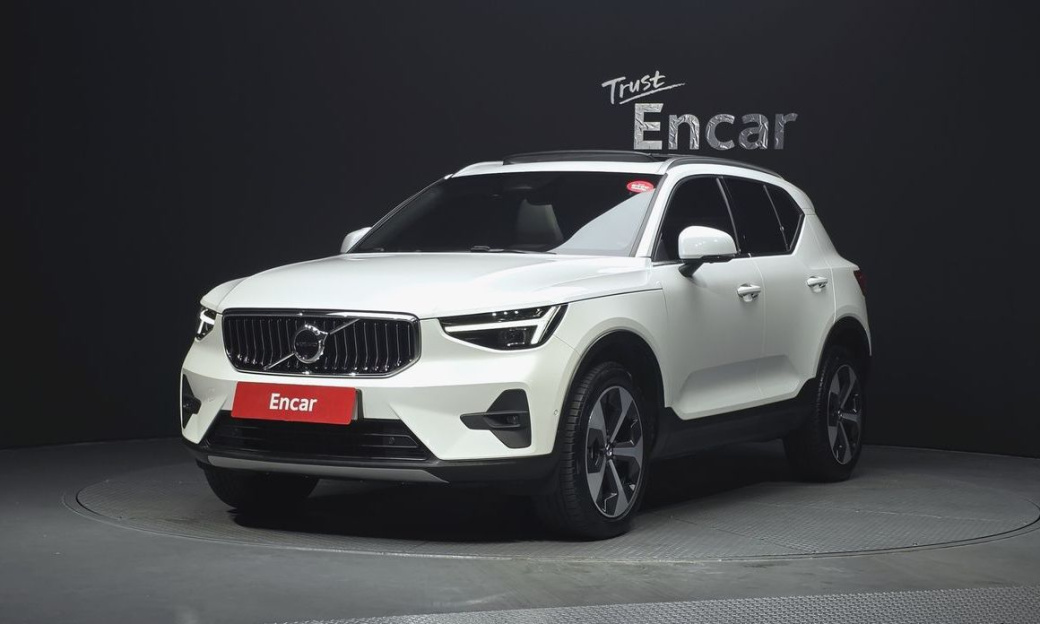 Volvo XC40 B4 Ultimate Bright, 2024