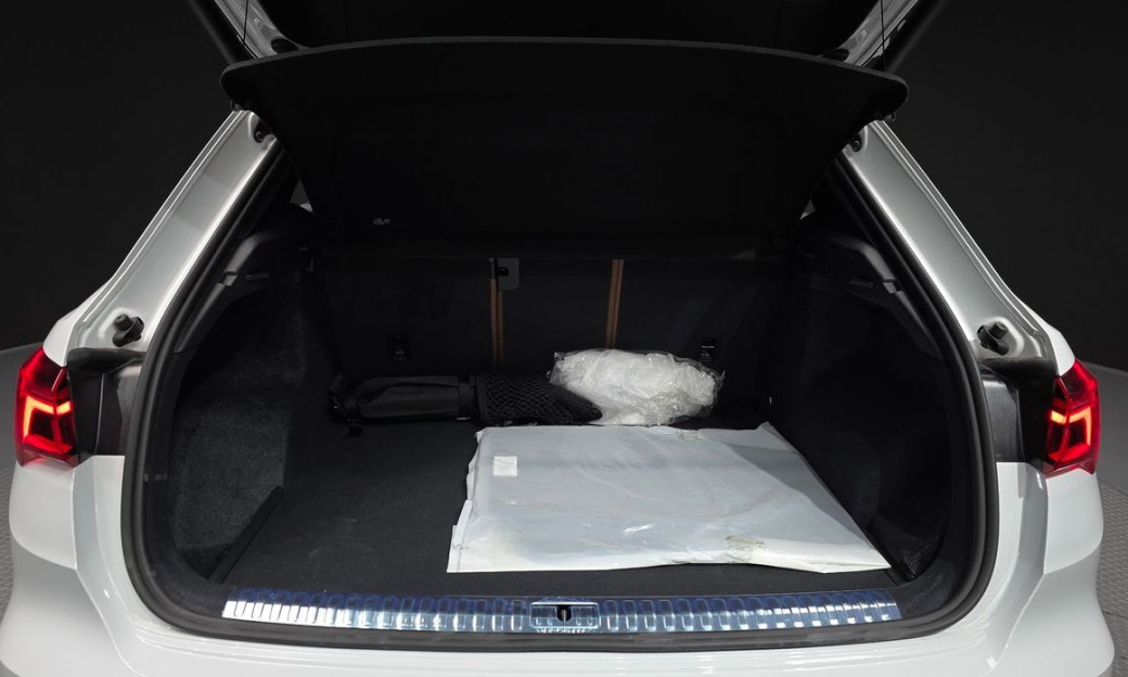 Audi Q3 35 TDI Premium, 2025
