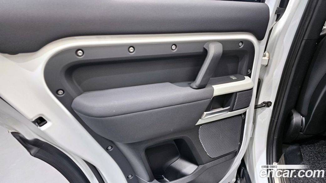 Land Rover Defender 110 D250 SE, 2022