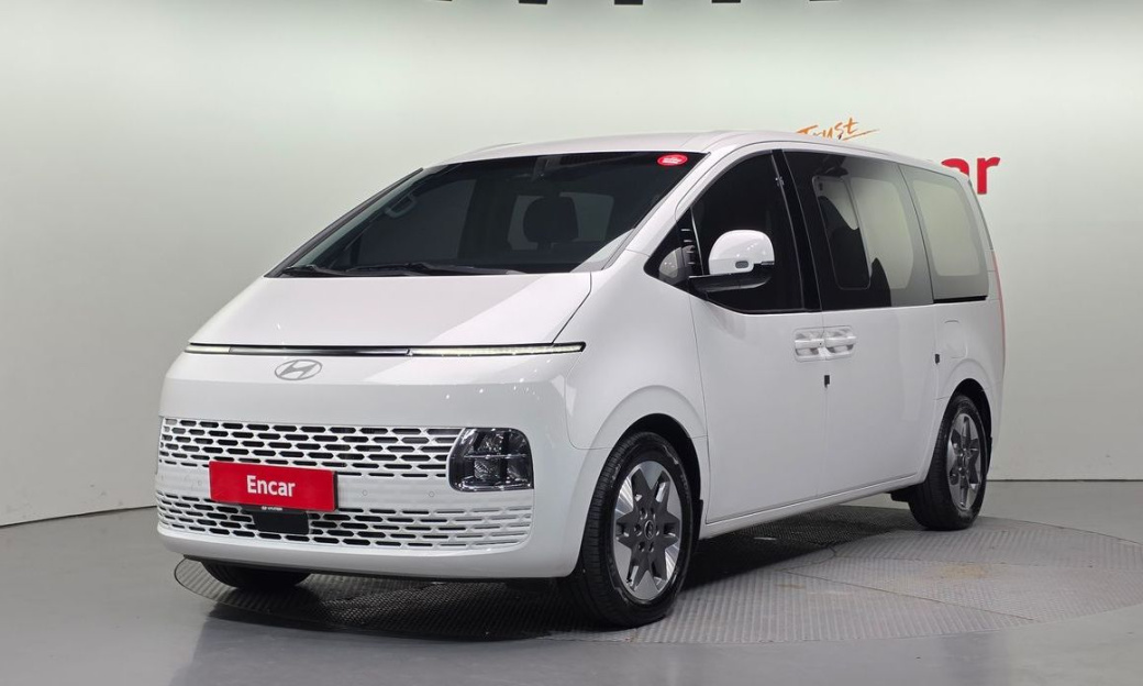 Hyundai Staria Tourer 11-Seater, 2025