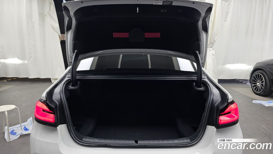 BMW 5-Series 530i xDrive Luxury, 2023