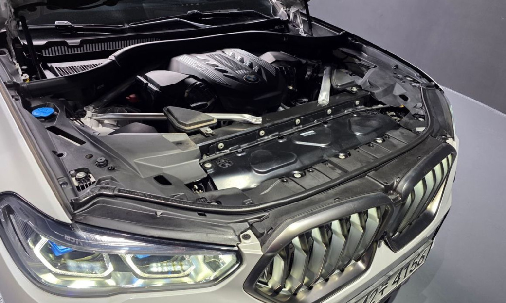 BMW X6 M50i, 2023