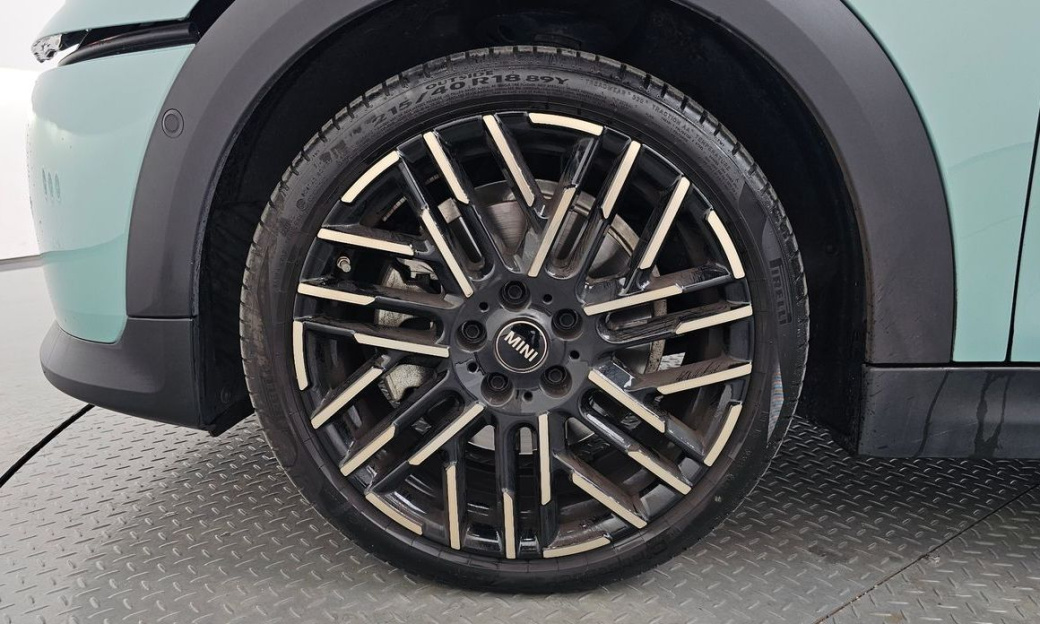 Mini Cooper Favoured, 2025