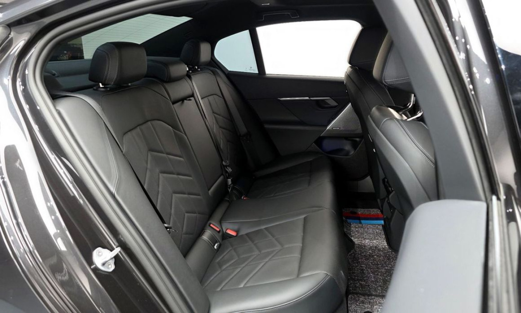 BMW 5-Series 520i M Sport, 2025