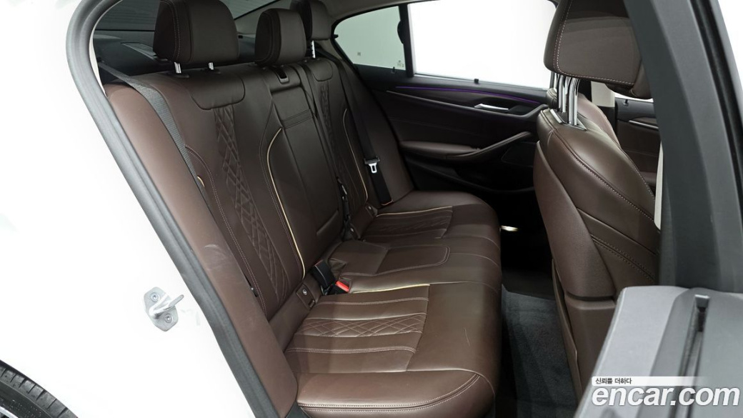 BMW 5-Series 530i Luxury, 2023